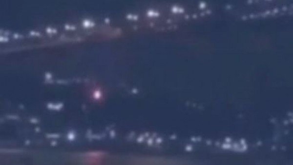 Galatasatay bayrağını köprüden aşağıya attılar