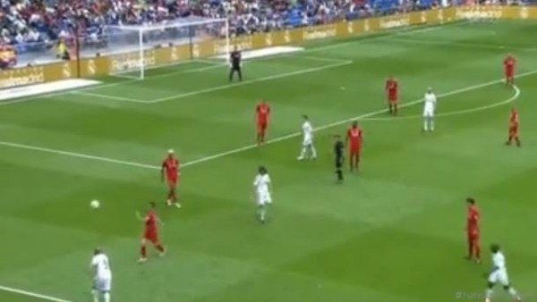 Roberto Carlos'tan muhteşem pas