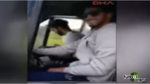 Hakan Çalhanoğlu memleketinde ot biçti