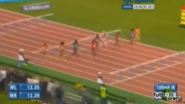 Engelli koşu sırasında bileğini kırdı!