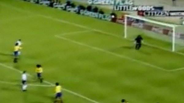 Çılgın Kaleci'den Akrep Vuruşu Kurtarışı