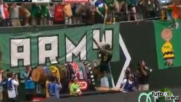 Elektrikli testere ile sevindi