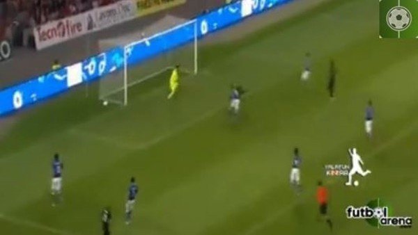 Q7'nin trivelası İtalya'yı yıktı