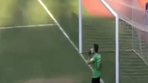 Su içerken gol yiyen kaleci