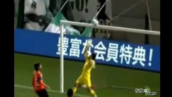 Oruç Japon kalecinin başına vurdu