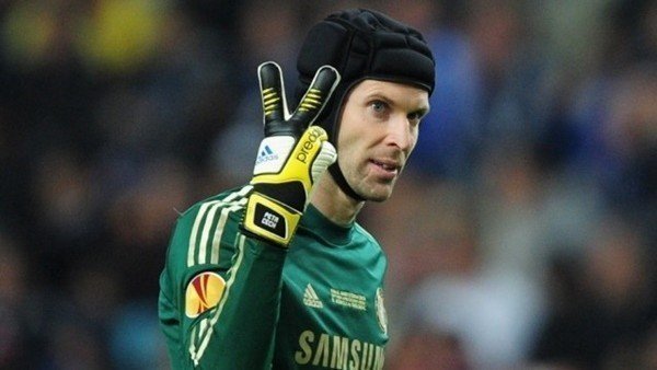 Chelsea, Cech'i bırakmıyor