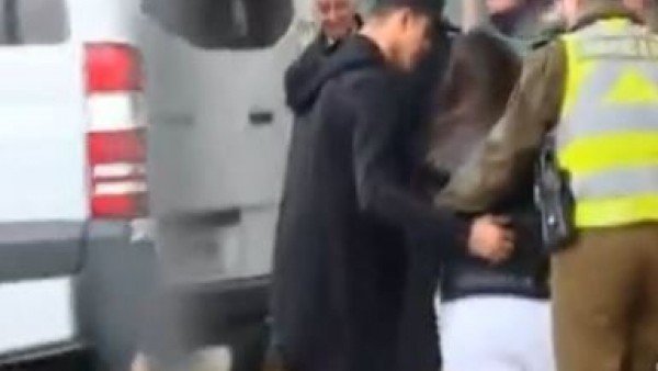 Alexis hayranına sahip çıktı!