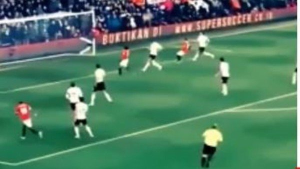 Bir kalecinin futbolcuya saha içinde verdiği cevap