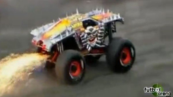 Canavar kamyonla imkansız şov