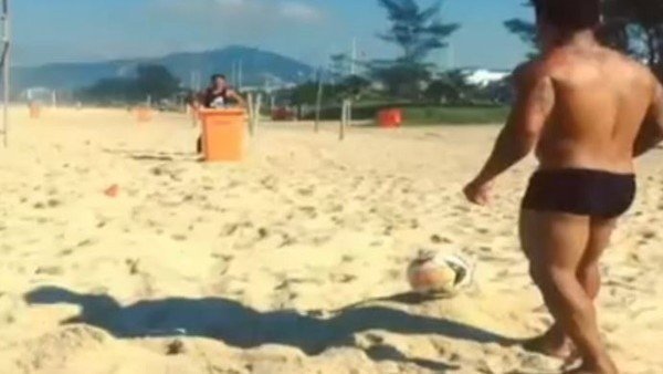 Alanzinho sahilde coştu