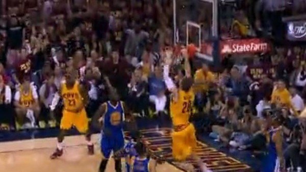 Yok artık LeBron James! Müthiş asist...