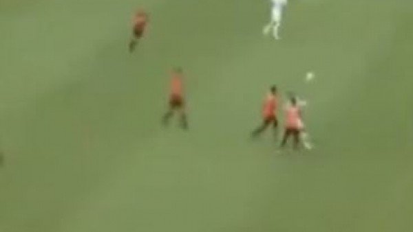 Robinho rakibi ile dalga geçti!