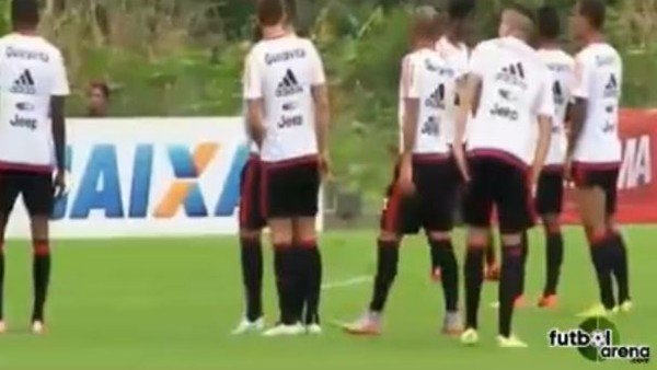 Jara'nın Cavani'ye hareketini taklit ettiler