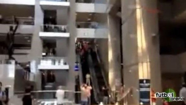 Çarşı adliyeyi marşlarla inletti