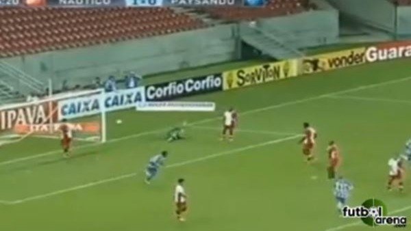 Pikachu Bu kez frikikten attı