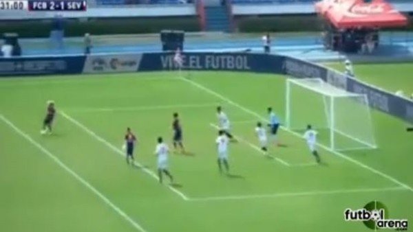 Topu çaldı şovu yaptı