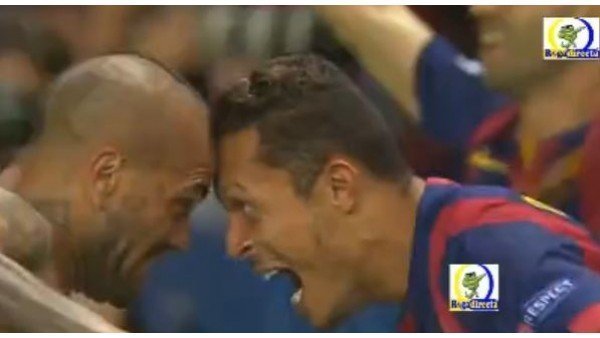 Daniel Alves ve Adriano kendinden geçti