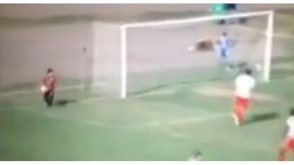 Siz bu kalecinin takım arkadaşı olsanız ne yapardınız?