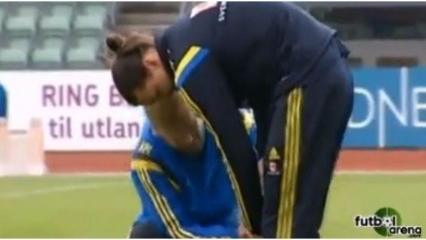 Ibrahimovic makasla kestirdi!