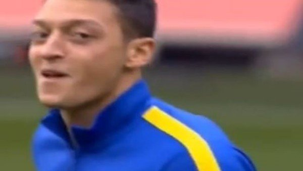Mesut Özil'den sakız şov