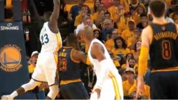 LeBron James'ten ilk yarıda 20 sayılık performans