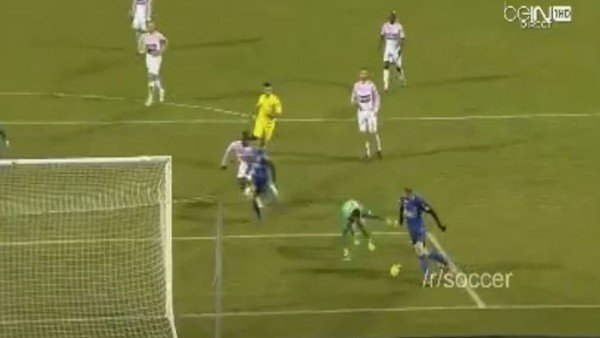 Berbatov kaleciyi geçerek nefis attı...