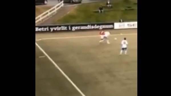 Çalımlarıyla resmen hakaret etti