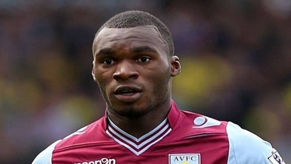 Benteke, Aston Villa'da kalıyor