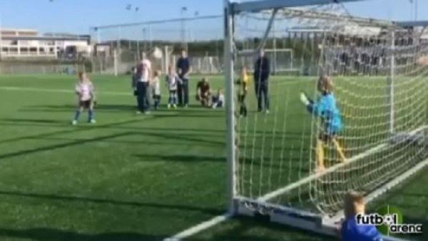 Kuyt'ın oğlu ilk golünü attı