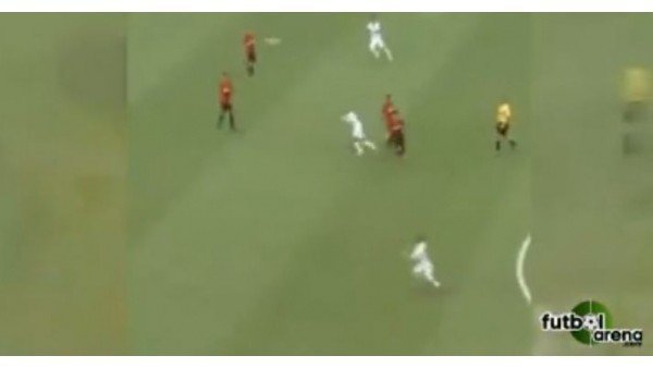 Robinho rakibi ile dalga geçti!