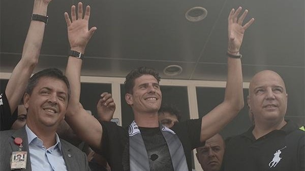 Mario Gomez Taraftarları Selamladı