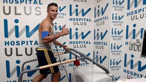 Robin van Persie sağlık kontrolünden geçti