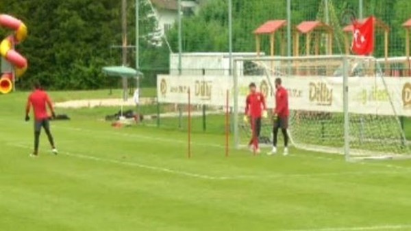 Galatasaray'da Lionel Carole Antrenmana Katıldı