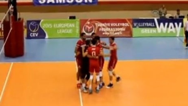 A Milli Erkek Voleybol Takımı Slovenya'ya 3-0 yenildi