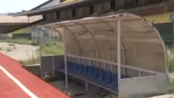 Tarihi Alsancak Stadı kaderine terk edildi