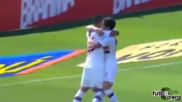 Pato kaleciyi fena avladı