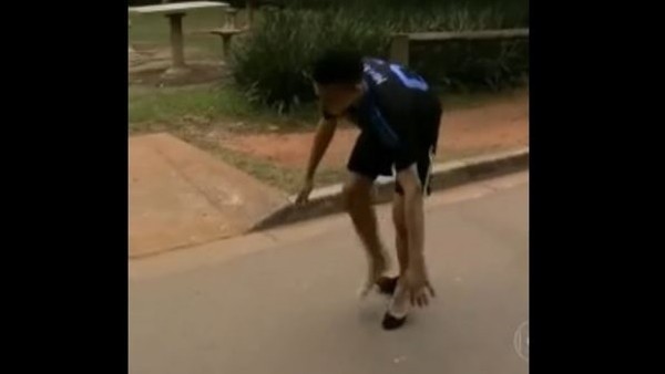 Topuklu ayakkabı giydi rezil oldu