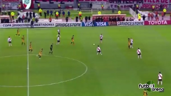 Öyle Bir Aşırtma Golü Attı Ki...