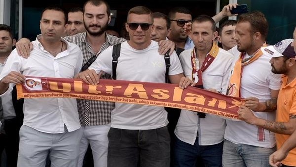 Taraftarlar Podolski'yi Böyle Karşıladı