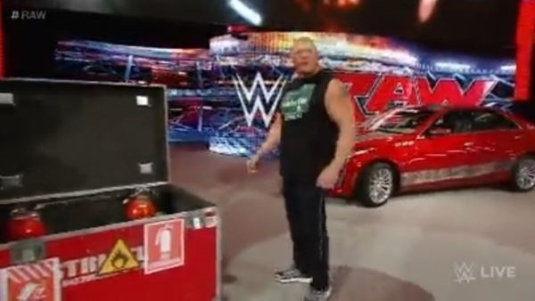 Cadillac parçaladı, güvenlikleri dövdü!