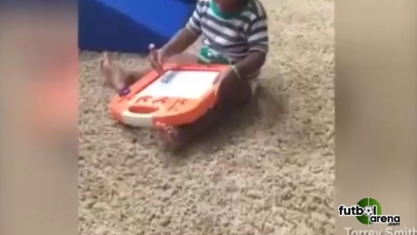 On Beş Aylık Bebeğin Dans Görüntüleri Rekor Kırdı