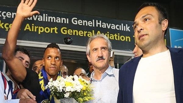 Fenerbahçe taraftarından Nani'ye coşkulu karşılama