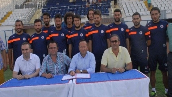 Fethiyespor'da 11 Futbolculu İmza Töreni