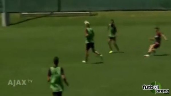 Ajaxlı genç öyle bir gol attı ki..