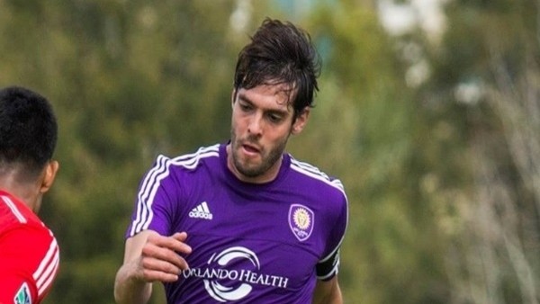 Yok artık Kaka! Orta sahadan aldı...