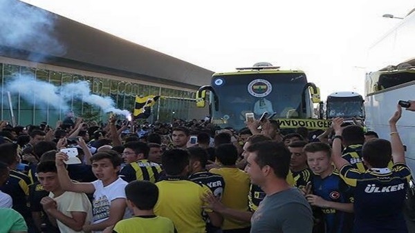 Fenerbahçe Afyonkarahisar'da Coşkuyla Karşılandı