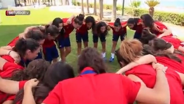 Kadın Futbol Takımı Maça Motive Oluyor