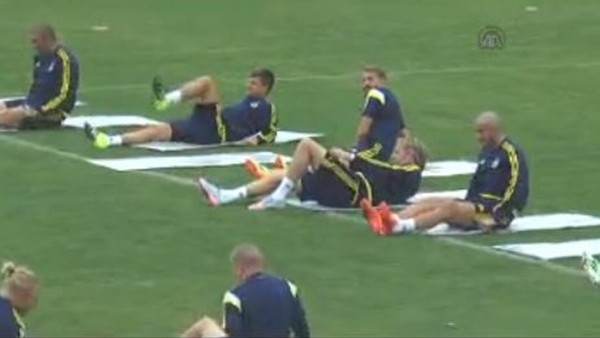 Fenerbahçe'de 2 genç oyuncu kamptan gönderildi