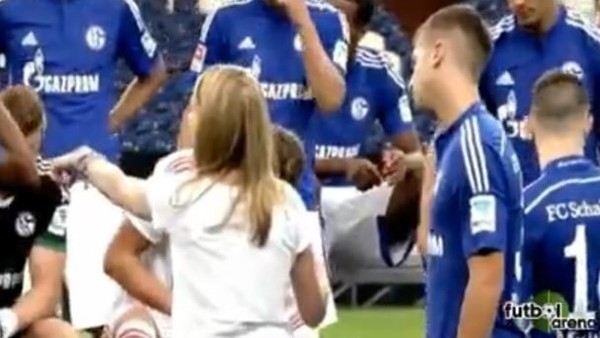 Schalke'den ırkçılığa karşı örnek davranış