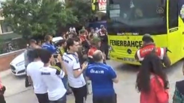 Fenerbahçeli futbolcular cuma namazında